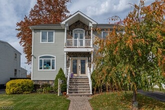 Building Photo - 27 Evergreen Ave