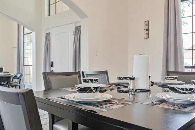 Foto del edificio - FULLY FURNISHED Grand Prairie 4 Bedroom Home