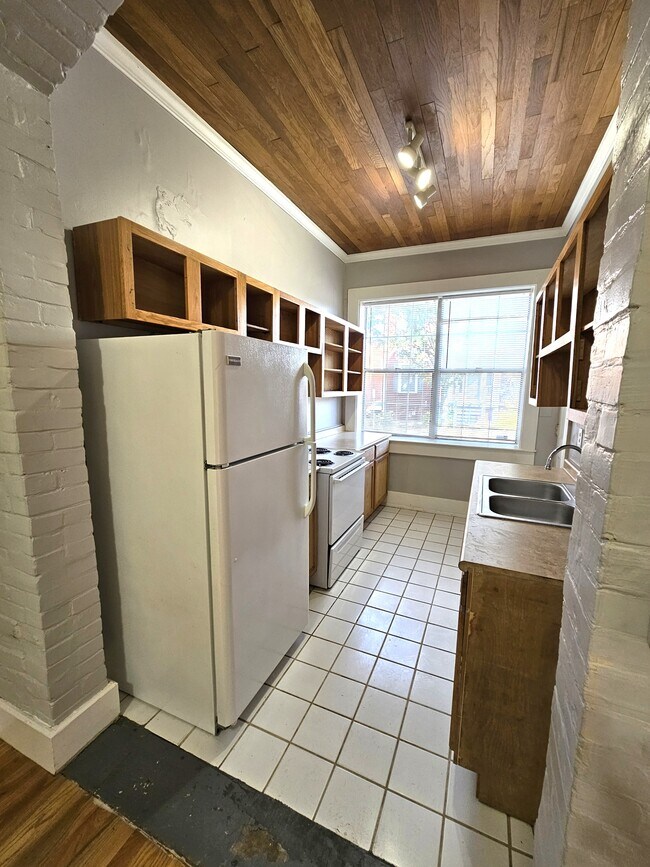 Building Photo - 607 Lindsay St