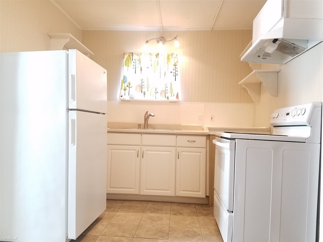 1 br, 1 bath - 402 1/2 S 7th Ave 402 1/2 - 1 br, 1 bath  - 402 1/2 S 7th Ave 402 1/2