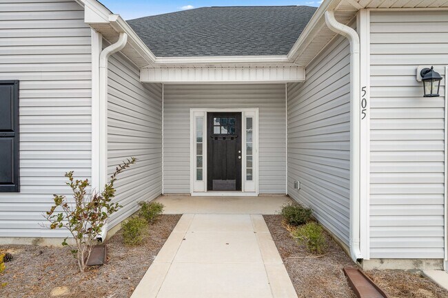 Foto del edificio - 505 E Black Water Ln