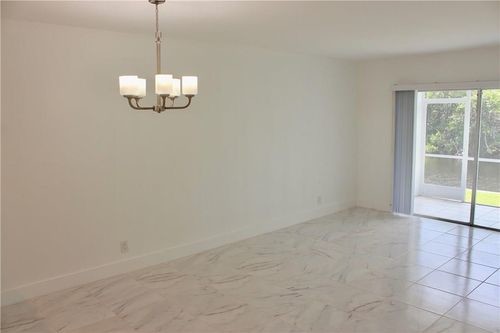 Building Photo - 1400 NE 53rd Ct