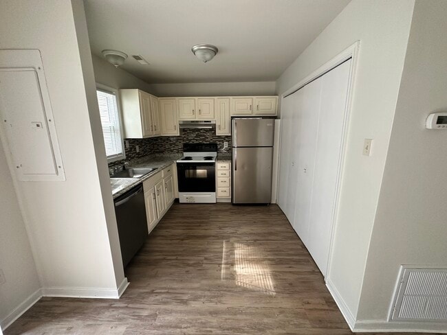 Building Photo - 15210 Broadwater Ct
