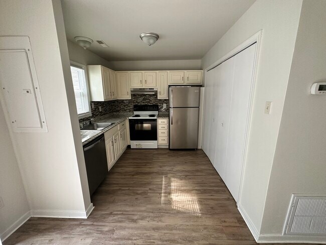 Foto del edificio - 15210 Broadwater Ct