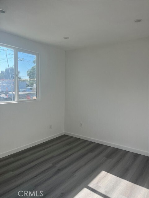 Foto del edificio - 1387 W Holt Ave