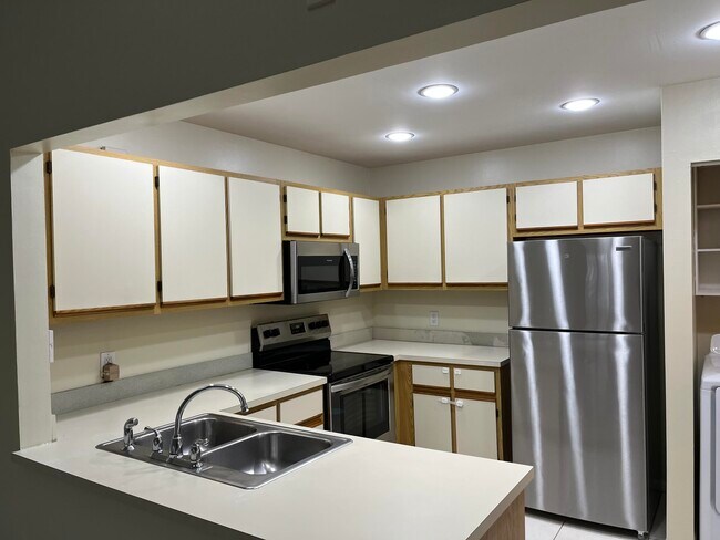 Foto del edificio - 4220 Palm Bay Cir