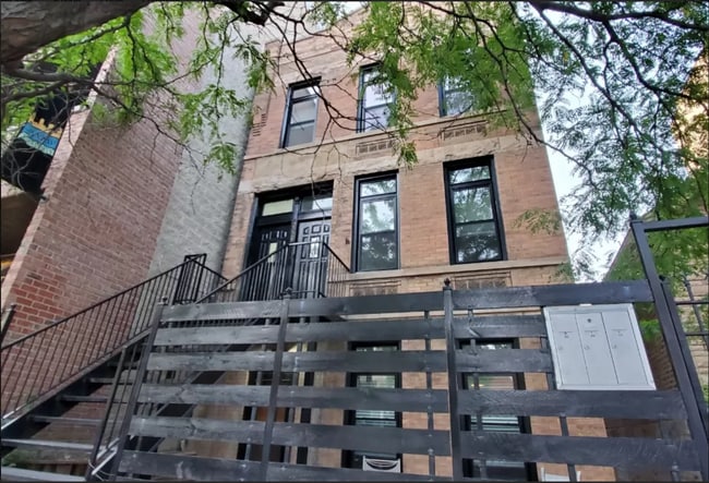 Building Photo - 2228 W Armitage Ave