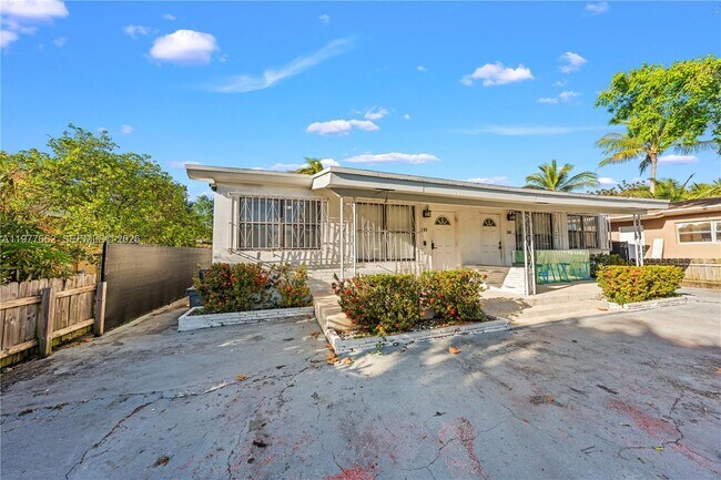 Foto del edificio - 581 NW 113th St