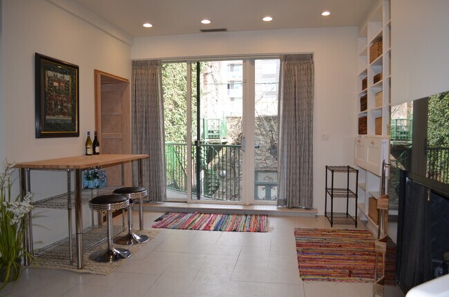 Foto del edificio - 1242 N Wells St