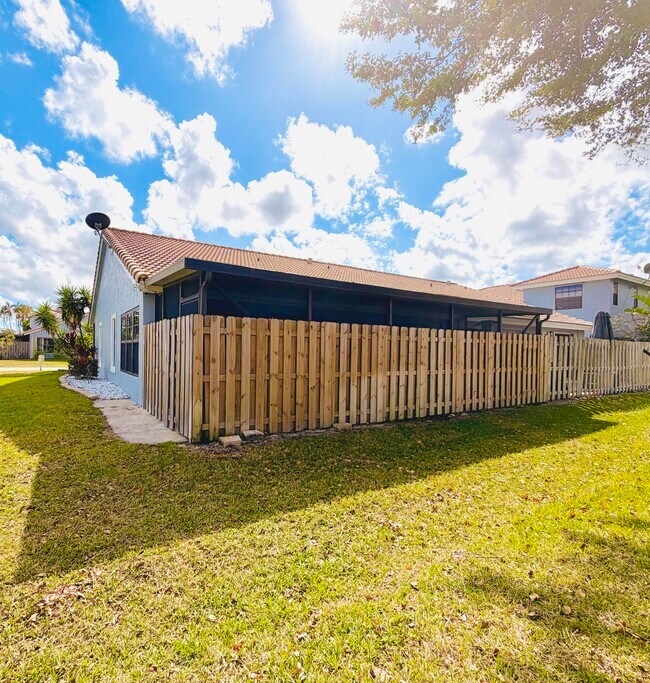 Foto del edificio - 9856 Watermill Cir