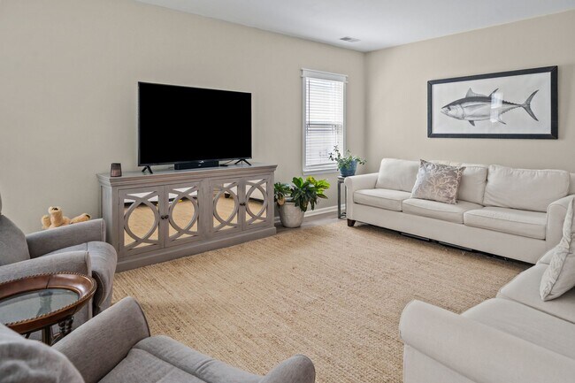 Foto del edificio - Comfort Meets Space in This Beautiful Chapel Park 4-Bedroom Home