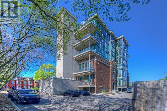 Building Photo - 50 Murray St W