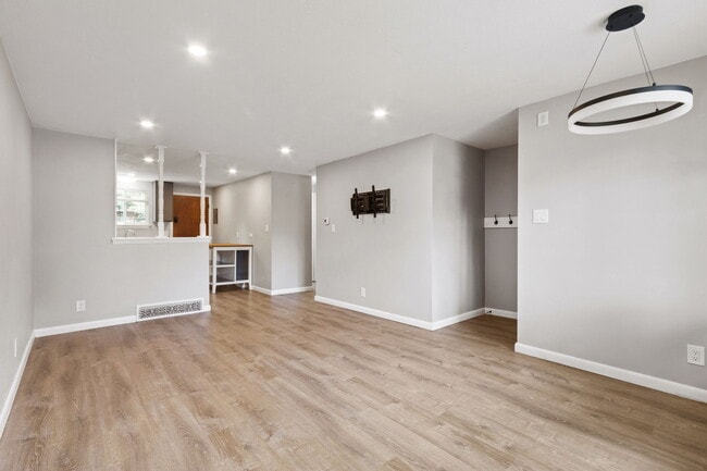 Building Photo - 1119 Winona Dr