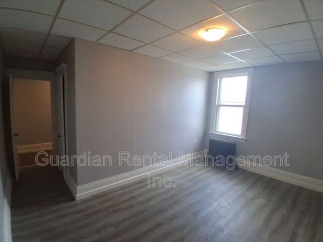 Building Photo - 411 Simpson St