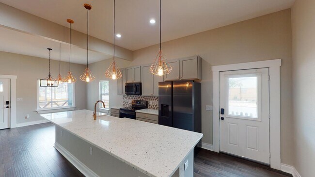 Building Photo - Sleek Dignowity urban farmhouse near downt...