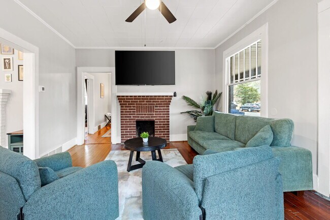 Building Photo - 2214 Wallace St