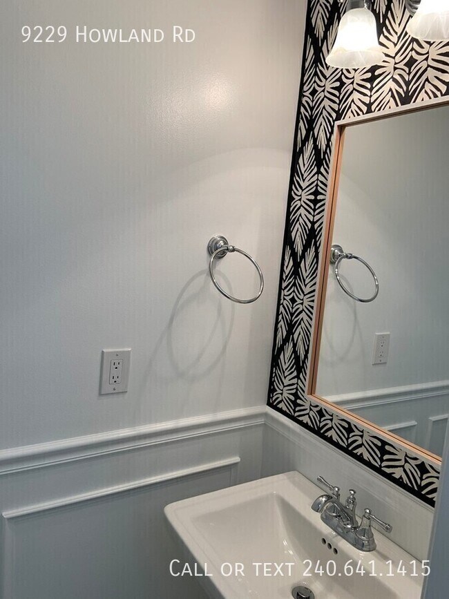 Foto del edificio - 9229 Howland Rd