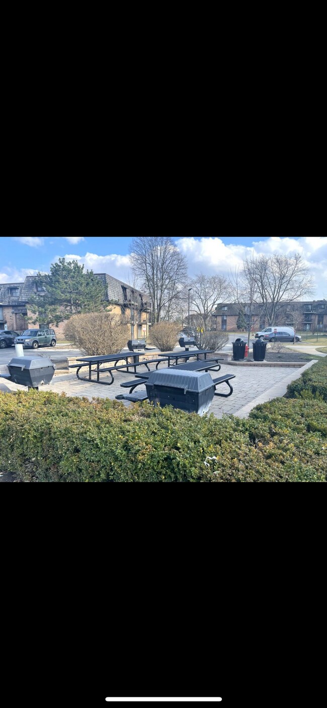 Foto del edificio - 8 Oak Creek Dr