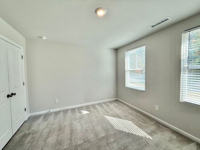 Building Photo - **OFFERING RENT PROMOTION FOR FIRST 6 MONTHS, WAIVED APPLICATION FEES & $200 MOVE IN PROMOTION** ...