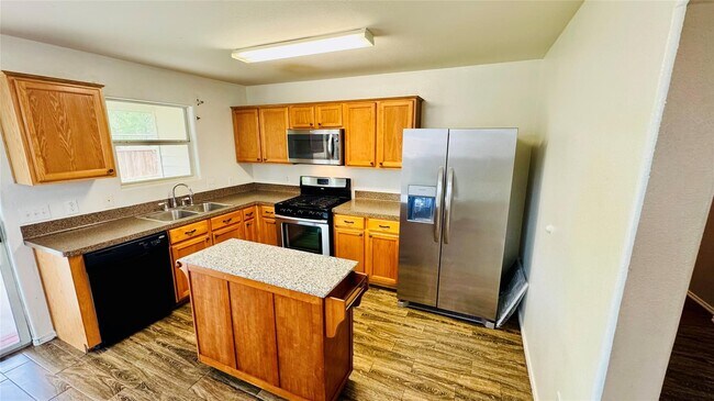 Foto del edificio - 4007 Hunter's Ridge Dr