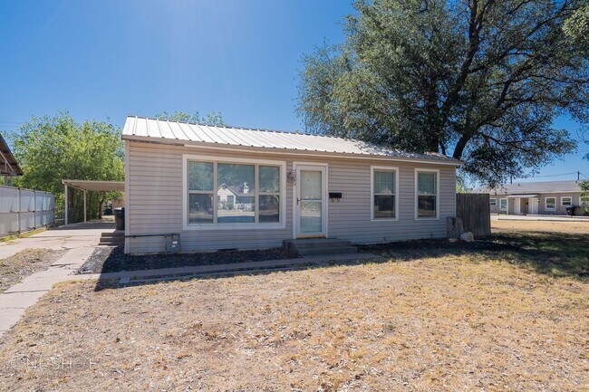 Building Photo - 2349 Highland Ave