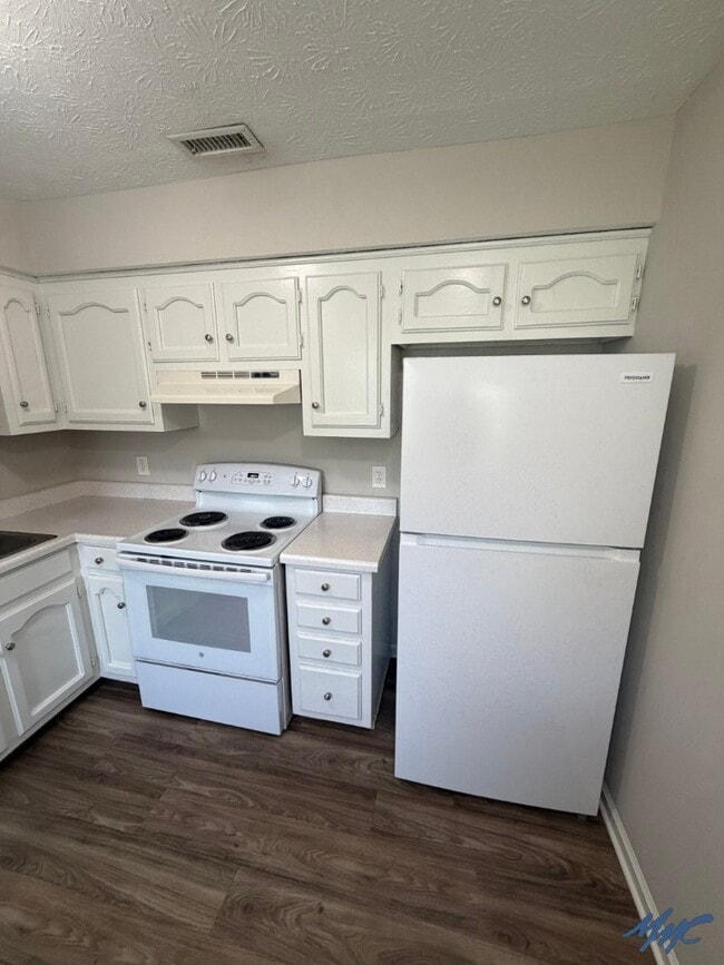 Building Photo - 1246 Hamilton Dr