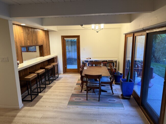 Foto del edificio - 2423 Meadow Lark Ln