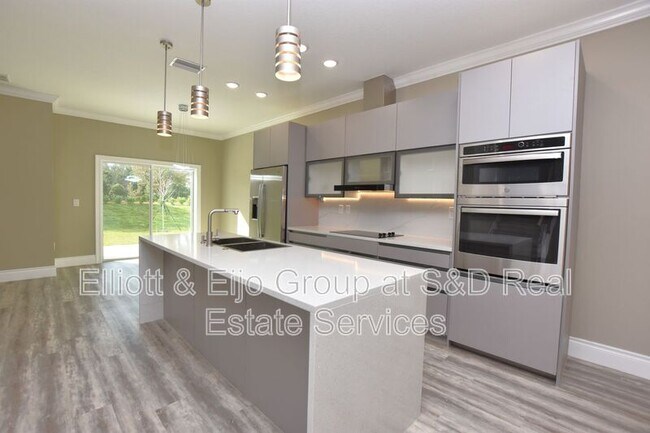 Building Photo - 2008 Greenbriar Ter