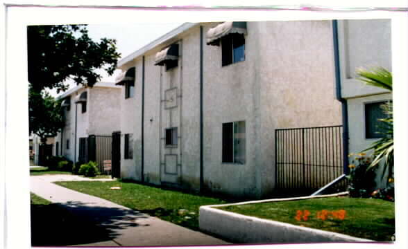 Building Photo - 6867 Long Beach Blvd