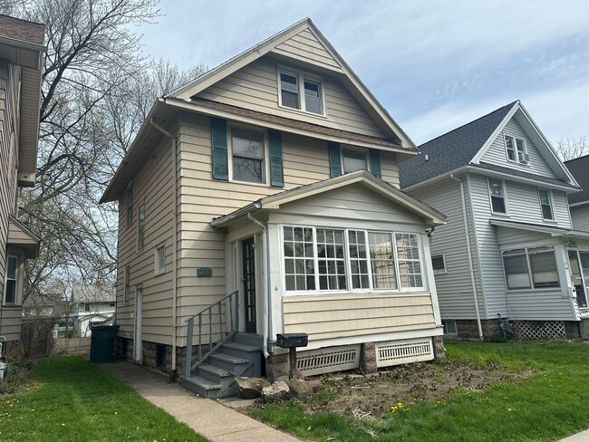 Foto del edificio - SINGLE FAMIKY FOR RENT IN MAPLEWOOD LOCATION !