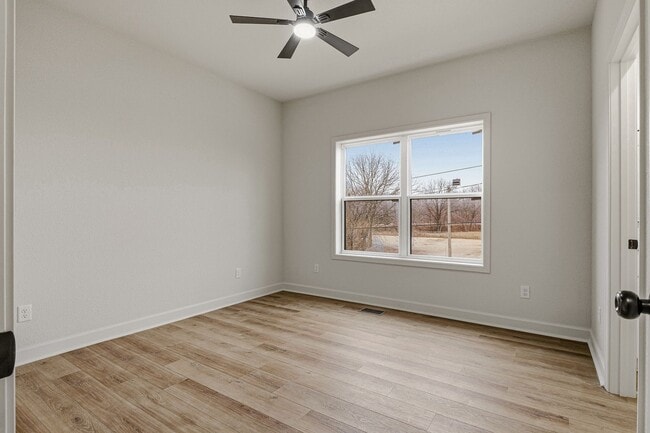 Building Photo - 325 Houghton St