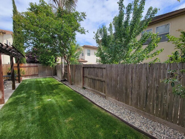 Foto del edificio - 3509 Silverwood Rd