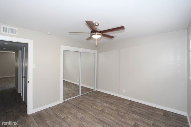 Building Photo - 743 Byrnes Dr
