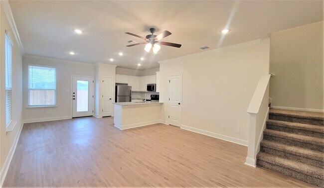 Building Photo - Fantastic Townhome Close to Lackland AFB, ...