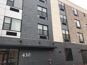 Building Photo - 430 52nd St