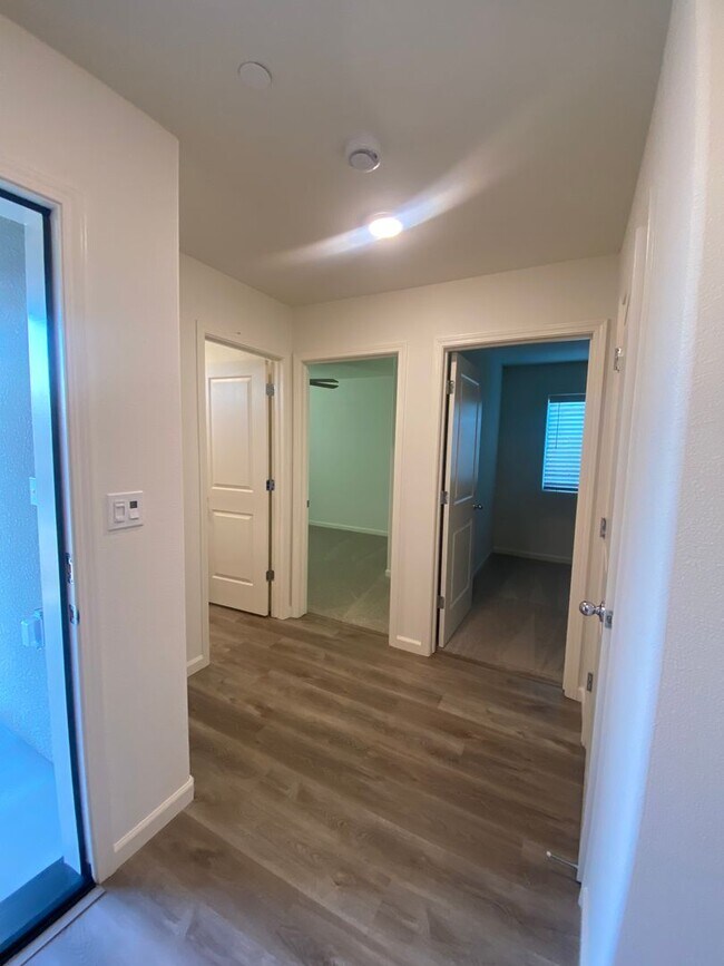 Foto del edificio - Beautiful 4 Bedroom Home Available Now!