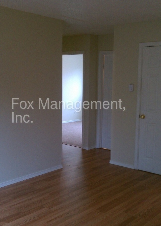 Building Photo - 3215 SE Alder Ct