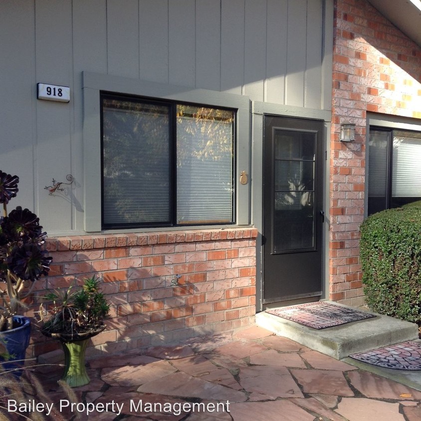 Primary Photo - 2 br, 1 bath House - 918 Ponselle Lane #1