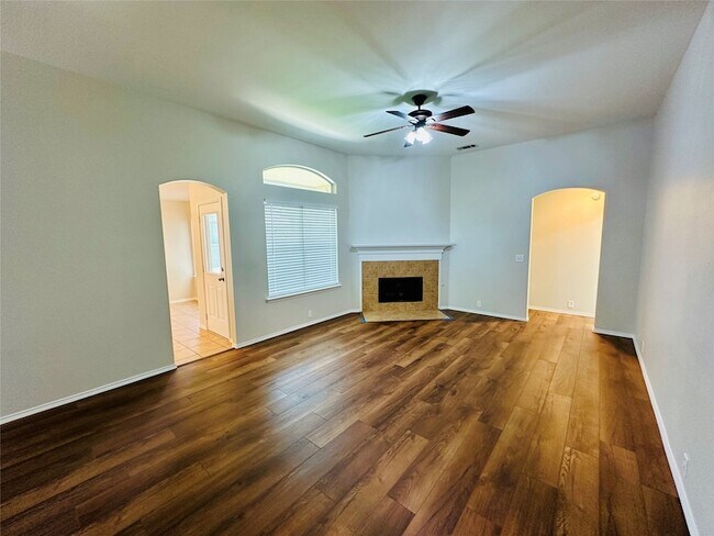 Building Photo - 428 Welch Dr