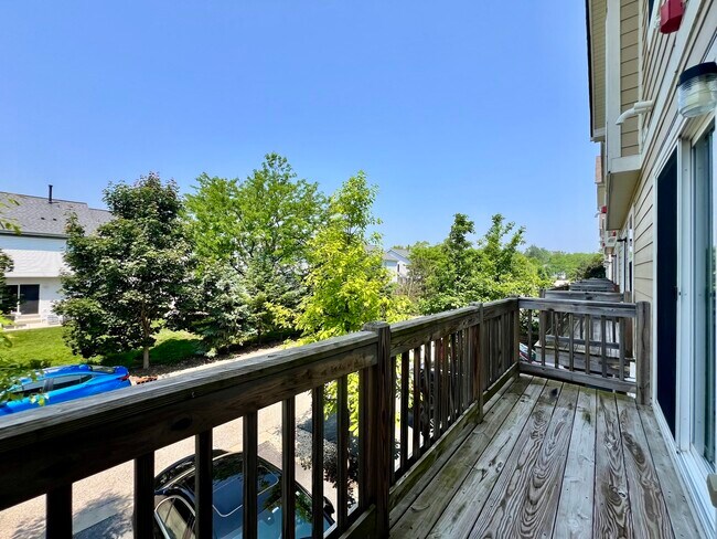 Building Photo - 1464 Lake Ridge Ct