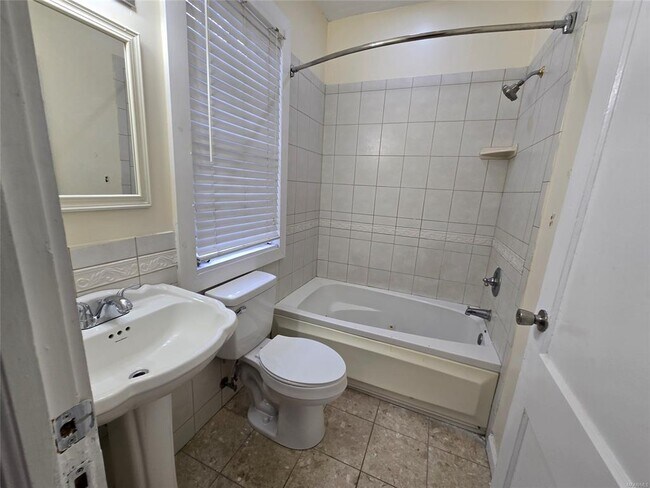 Building Photo - 2026 Bullard St