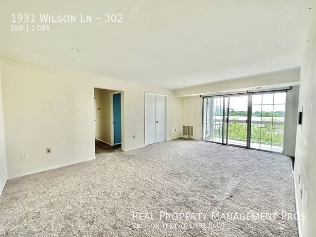 Building Photo - Bright & Beautiful Condo w/View- Walk to T...