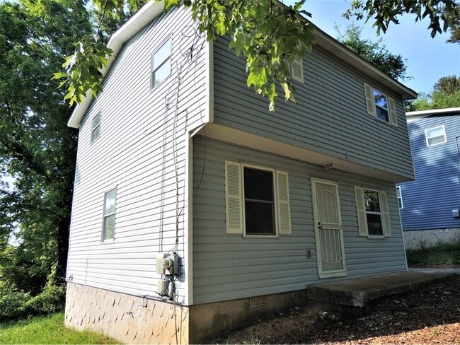 Building Photo - 738 Sylvan