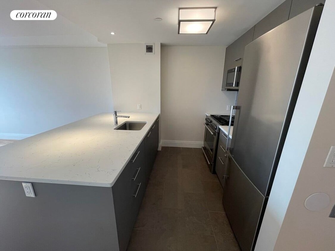 Foto principal - 885 Grand St