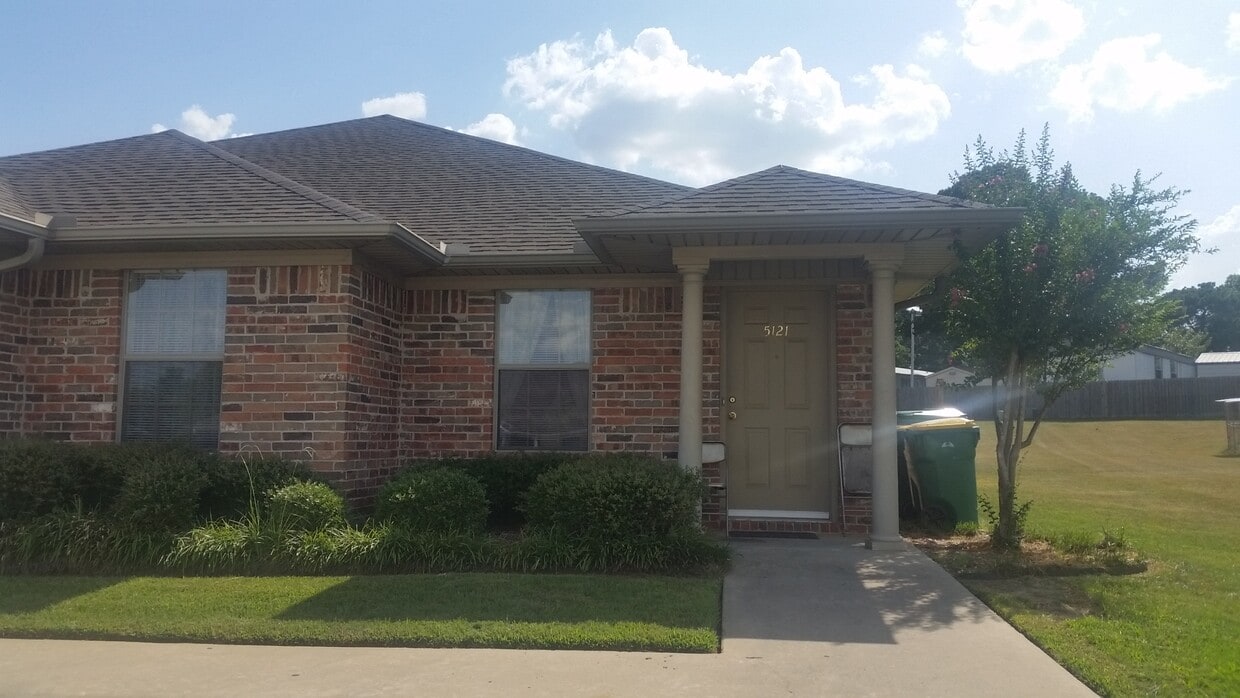 Front Entrance - 5121 Galloping Way