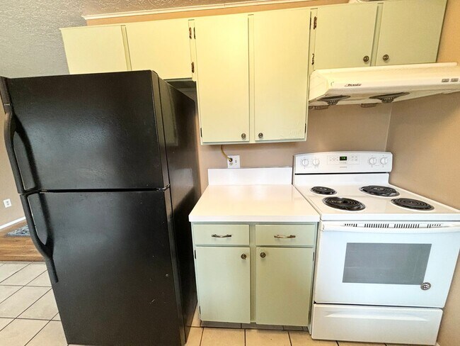 Building Photo - **$500 OFF 1ST MONTHS RENT** Cute 3 Bedroo...