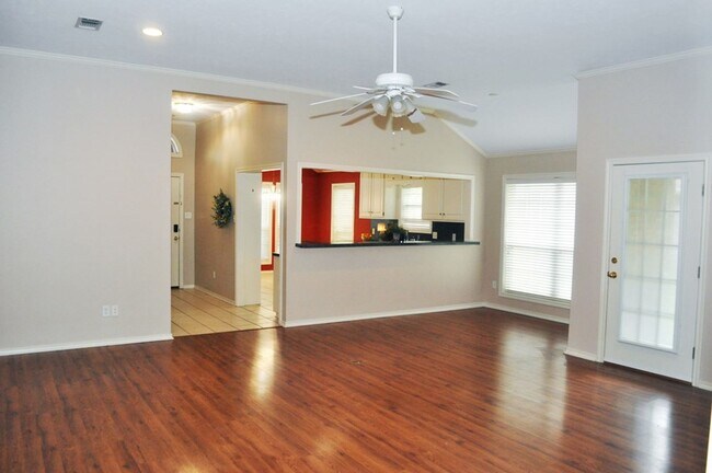 Foto del edificio - 3 Bed 2 bath Ashcreek Circle