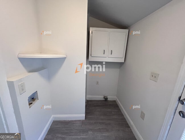 Building Photo - 413 Hilltop Cir