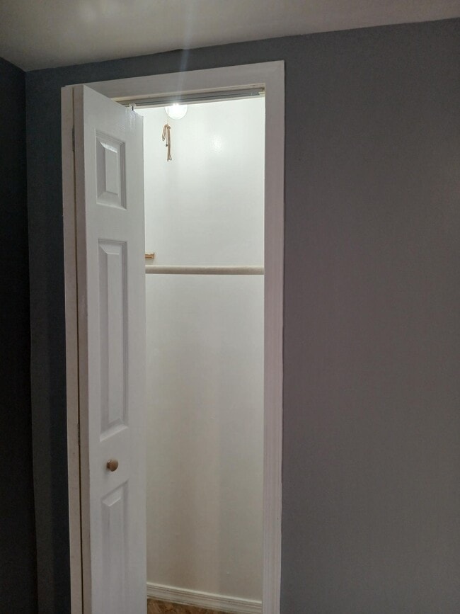 Building Photo - 225 W Mulberry St