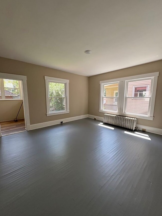 Foto del edificio - Four bedroom one bathroom home for rent